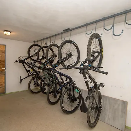 Mad Mountain Nocleg ze śniadaniem 3*